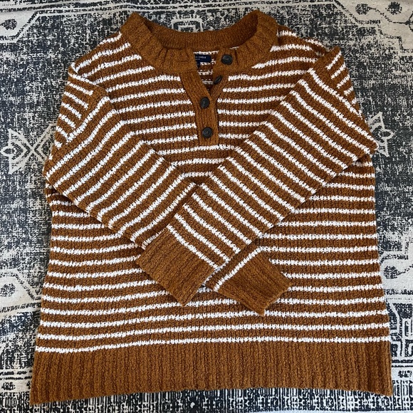 American Eagle Outfitters Sweaters - NWOT AEO Brown & White Stripped Henley Sweater: Size S